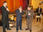 Пастор Орен Лев Ари благословляет Марка Якобсона (фото от 22 февраля 2011 года)
